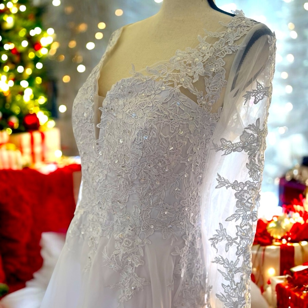 Gorgeous New Handmade Lace, Sparkle, Chiffon, Flowy Wedding Dress with Train